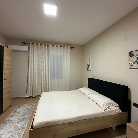 Courtyard Βίλα Τίρανα